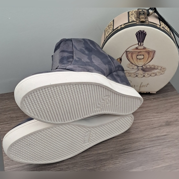 MIA Grey Camo Christie Wedge Slip On Sneaker Sz 10 NWOB - Picture 5 of 8